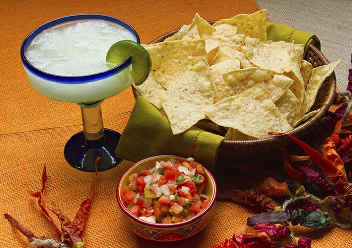 156974985 Chips Salsa Margarita
