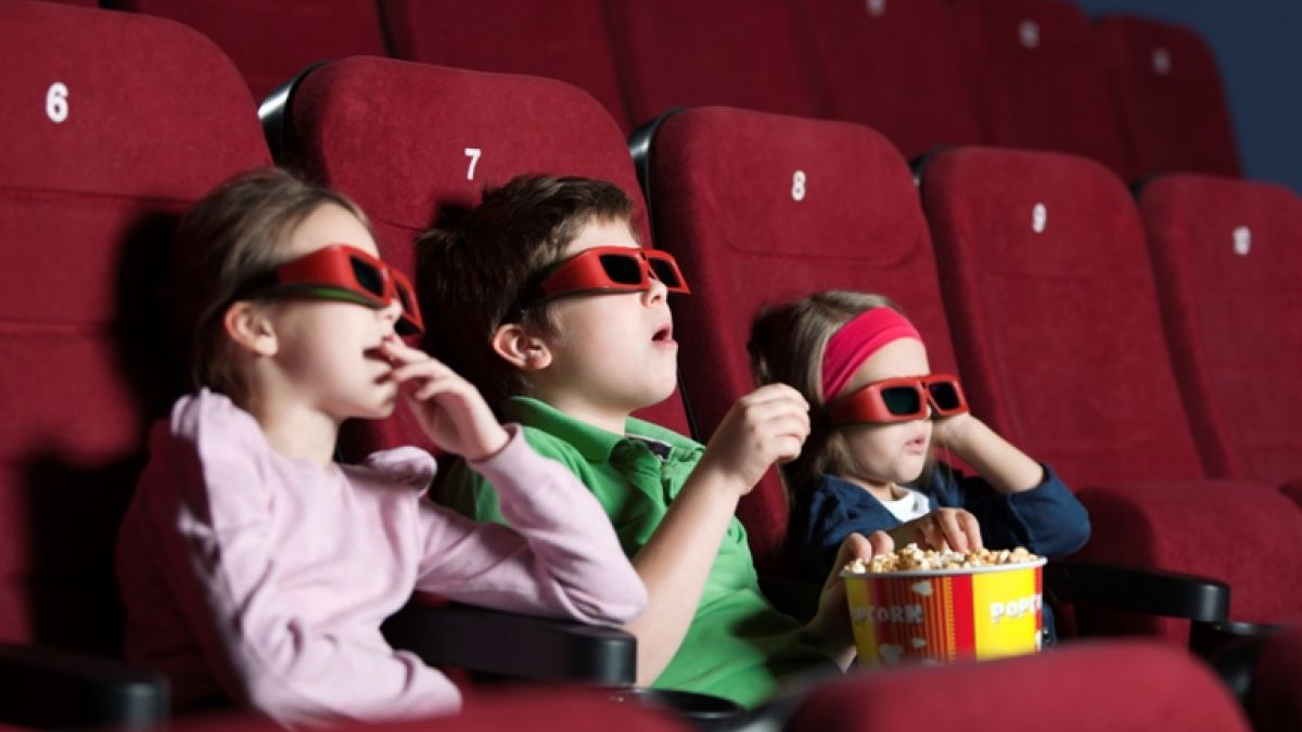 177349115 Kids Watching 3D Movies