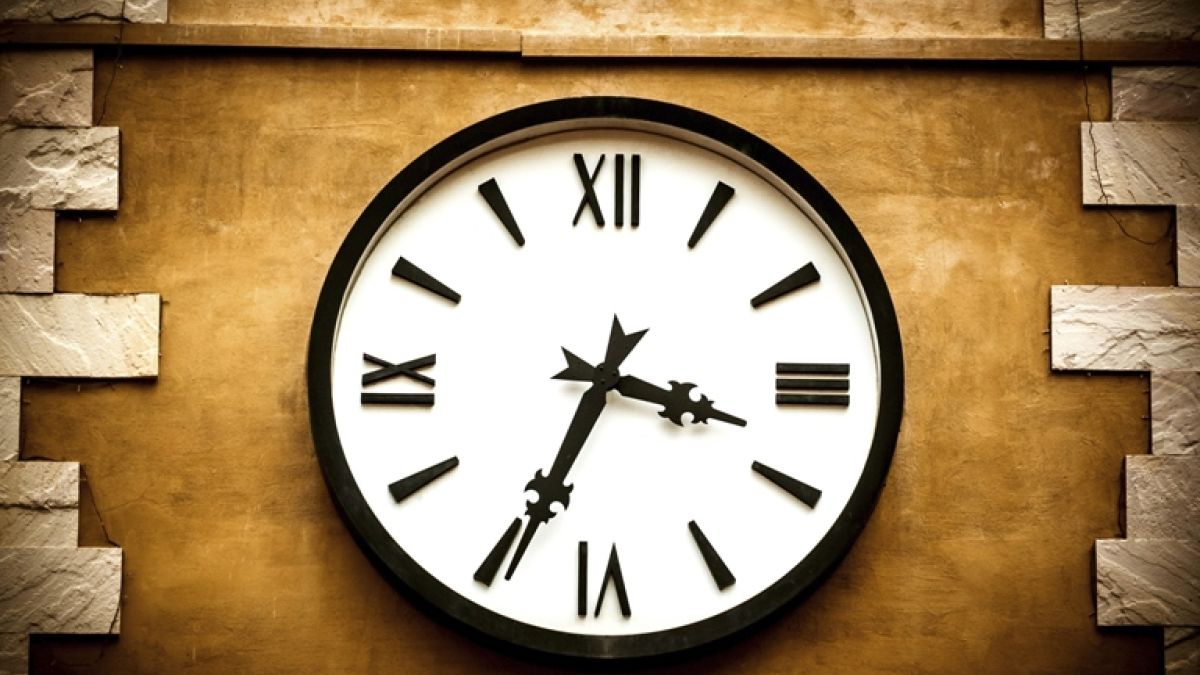 Antique Clock Daylight Savings Time