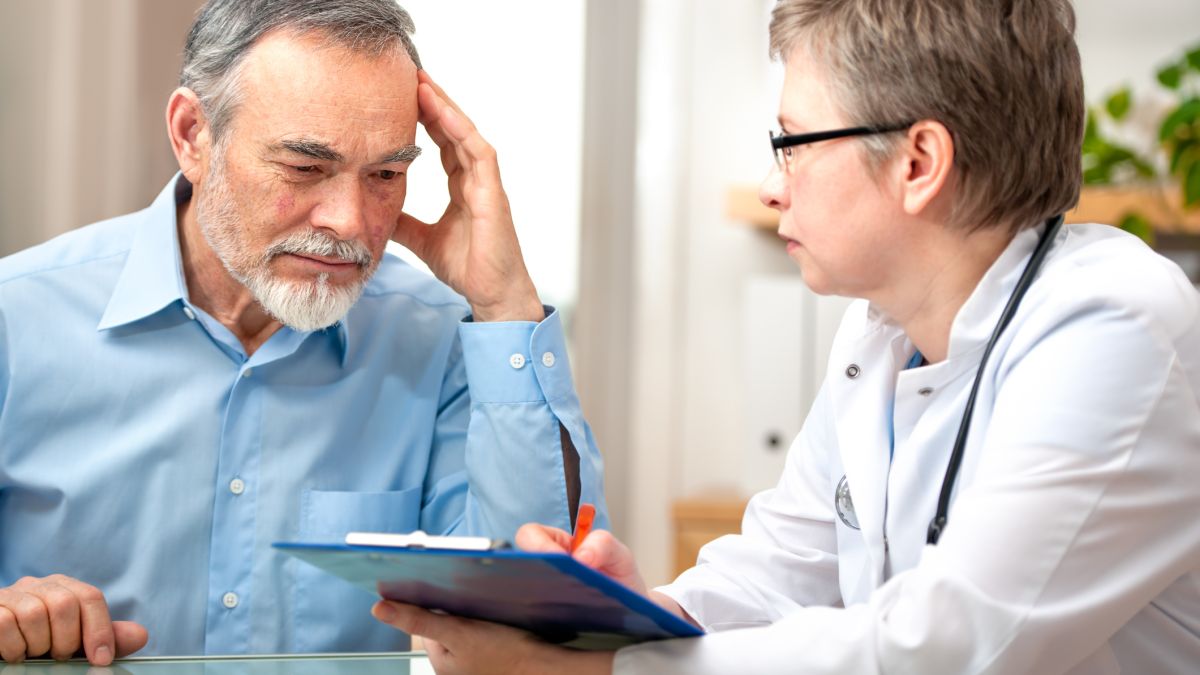 man speaking with doctor about lung cancer screening