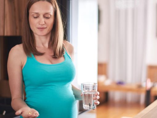 Pregnant woman taking the best prenatal vitamins