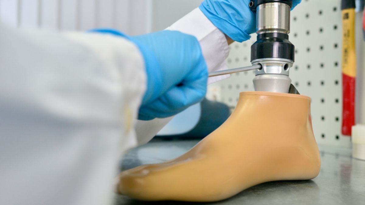 Amputation prosthetic foot