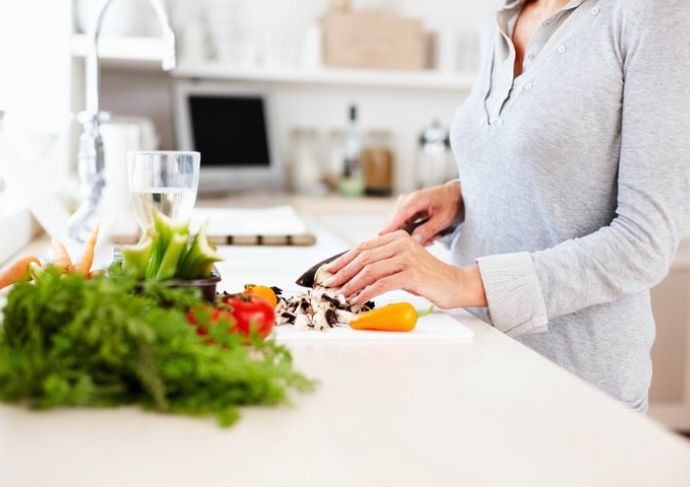 Women cutting up food