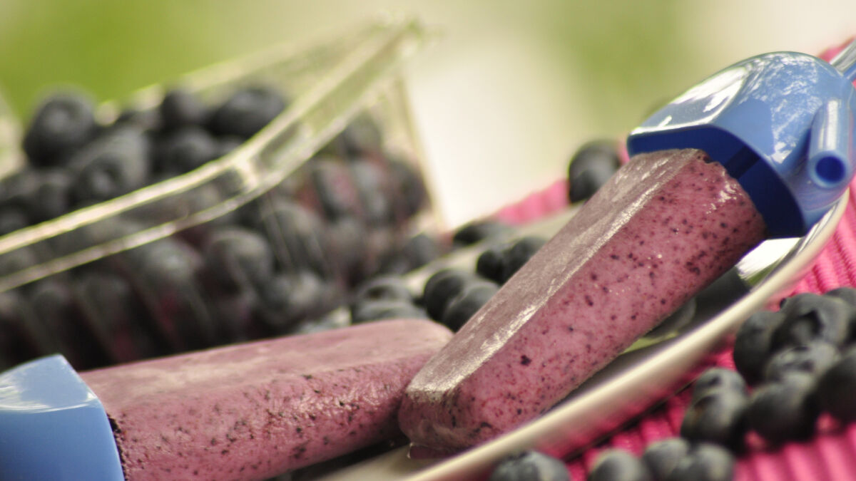 Greek Yogurt Blueberry Popsicles