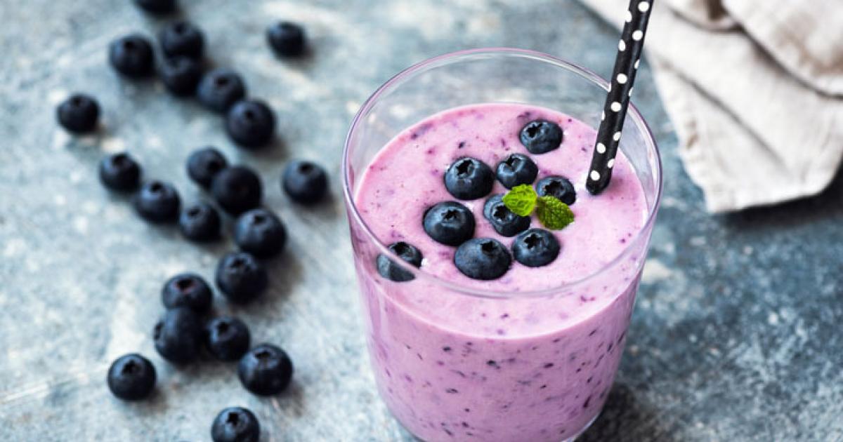 How To Make An Easy Superfood Summer Fruit Smoothie | Ochsner Health