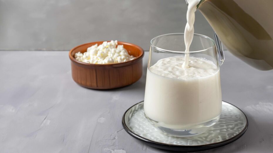Milk for cottage cheese recipe pouring into glass