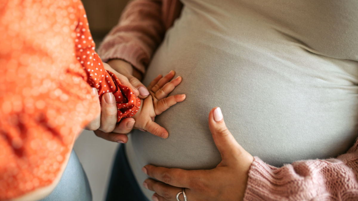 Pregnant woman with sibling