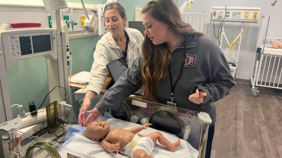 LAUNCH 1 Infant care demo with doll and doctor