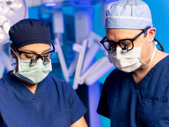 Jessica Dahle and Elliot Scott performing surgery