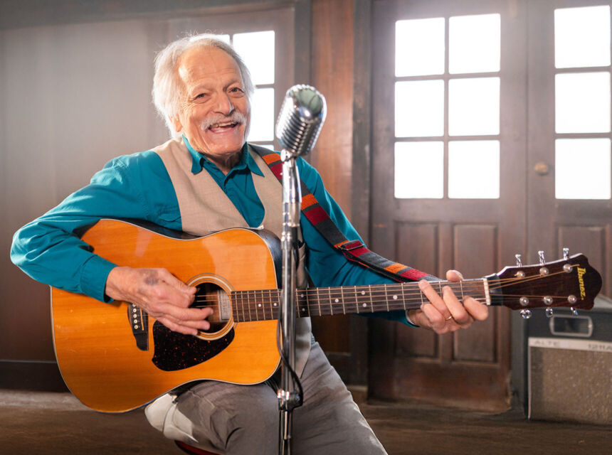 Jon Gailmor playing the guitar