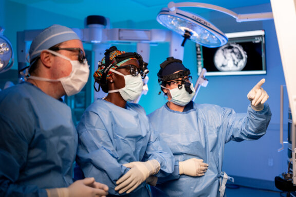 Dahle Scott and Opoku Boateng preparing for surgery