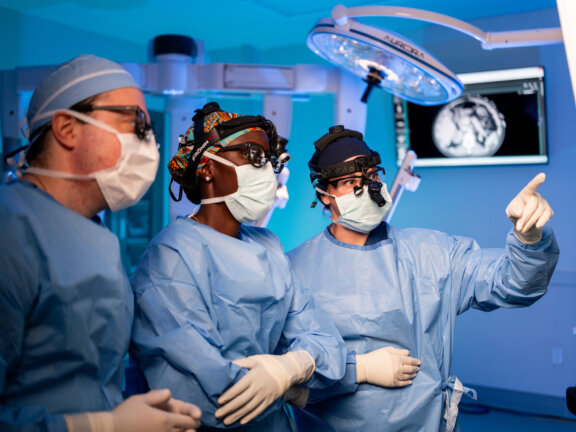 Dahle Scott and Opoku Boateng preparing for surgery