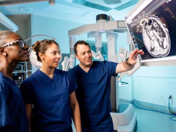 Endocrinology Surgeons Dahle Scott Opoku Boateng looking at xray